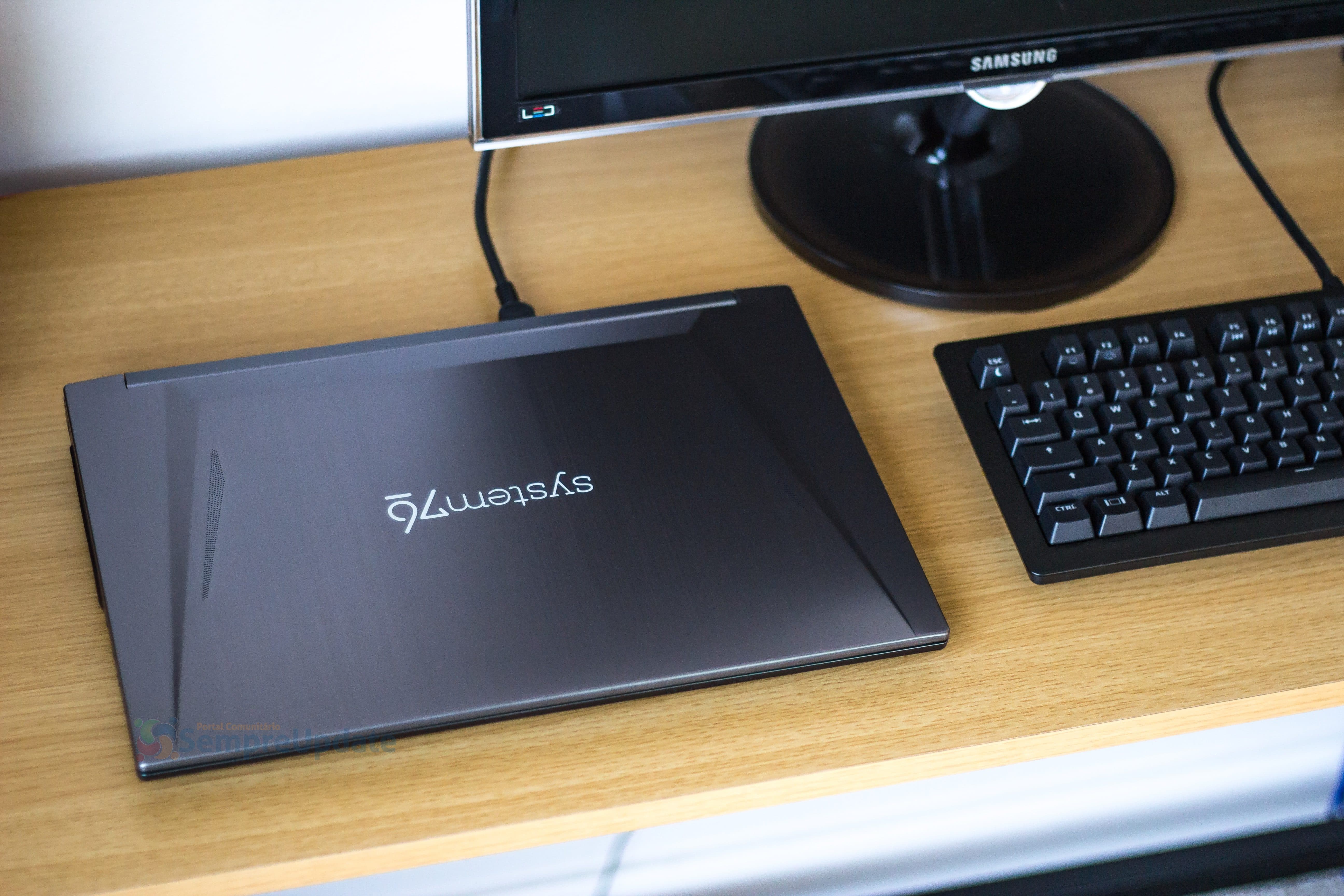 System76 revela o notebook Gazelle Linux