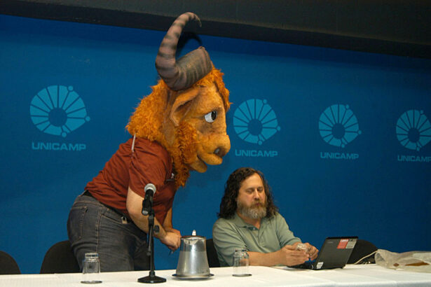Richard Stallman também renuncia como chefe do projeto GNU?
