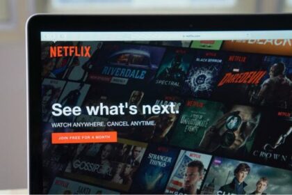 Netflix pode não permitir o compartilhamento da senha com amigos no futuro
