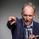Tim Berners-Lee quer salvar a web. Ainda dá tempo?