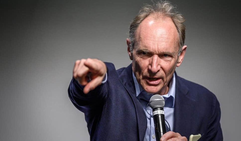 Tim Berners-Lee quer salvar a web. Ainda dá tempo?