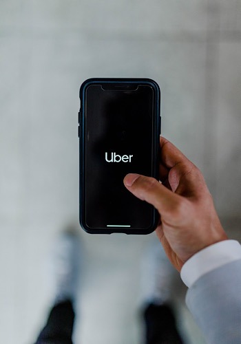 Motoristas do Uber exigem ver algoritmos que determinam suas vidas profissionais