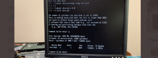 Redditor usa disquete para rodar kernel Linux 5.8 em um processador Intel de 32 anos