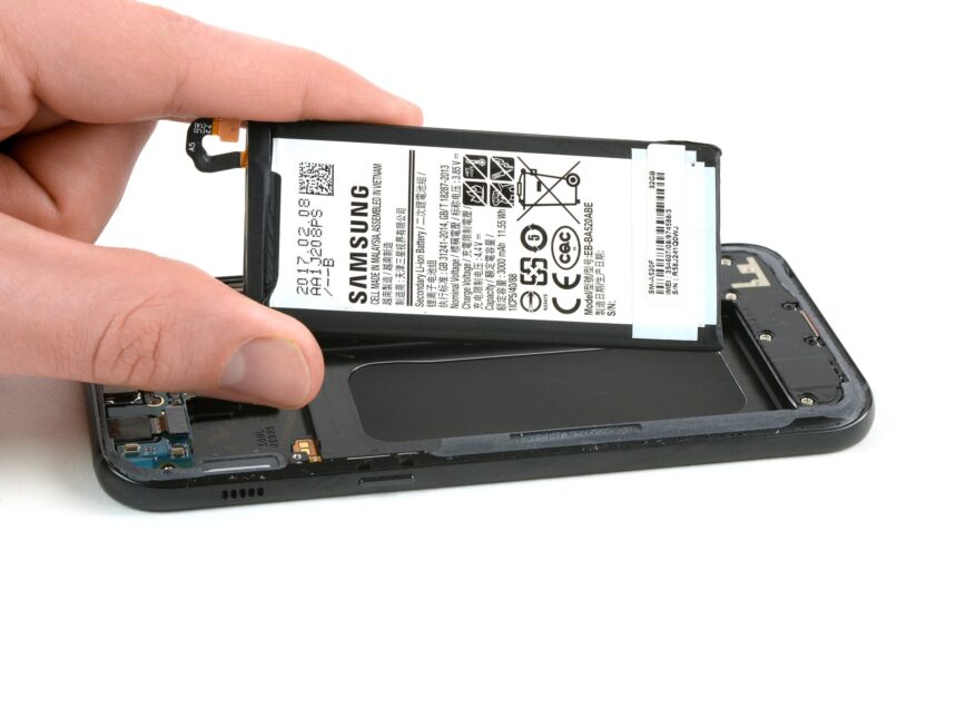 smartphones-mais-antigos-da-samsung-estao-com-problemas-de-inchaco-nas-baterias