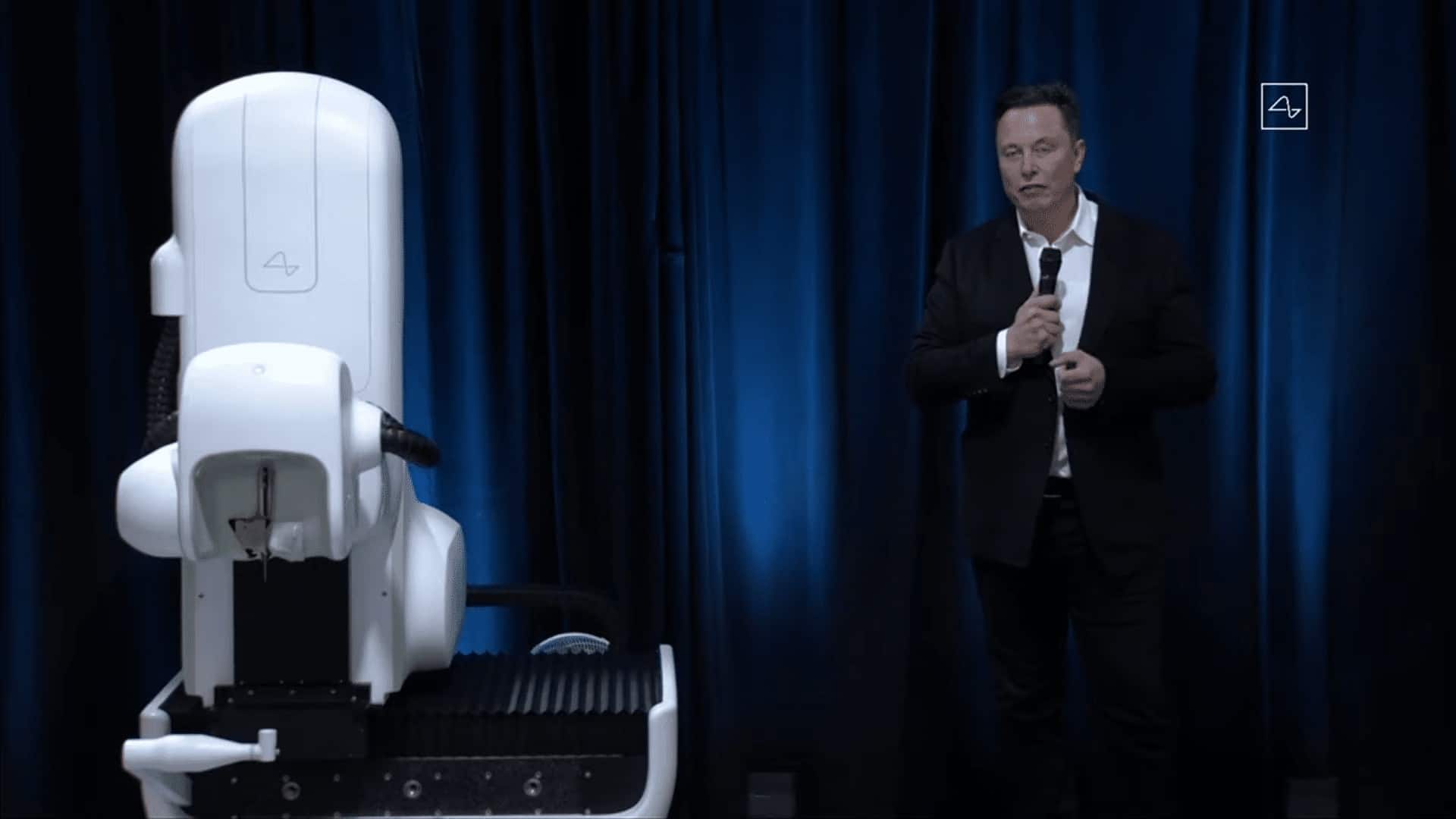 Elon Musk revela implante cerebral Neuralink trabalhando em um porco