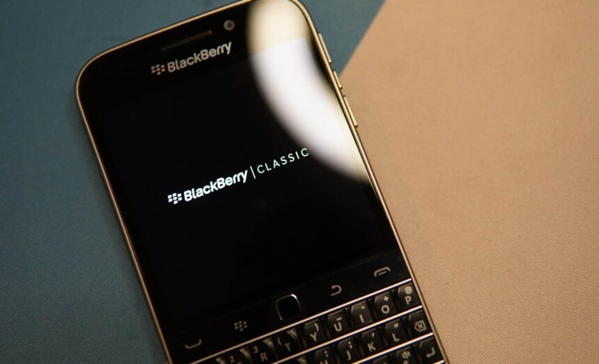 Telefone BlackBerry 5G com Android e teclado físico chegará em 2021