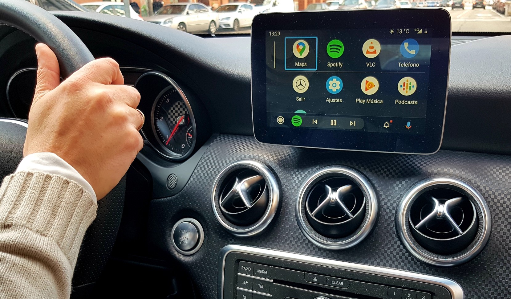 Android Auto e Apple CarPlay: como tirar proveito destes grandes ajudantes