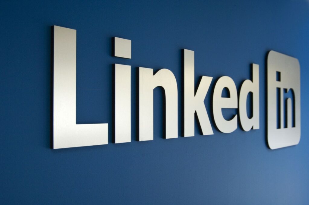 Novo phishing tenta roubar contas do Facebook Business usando LinkedIn