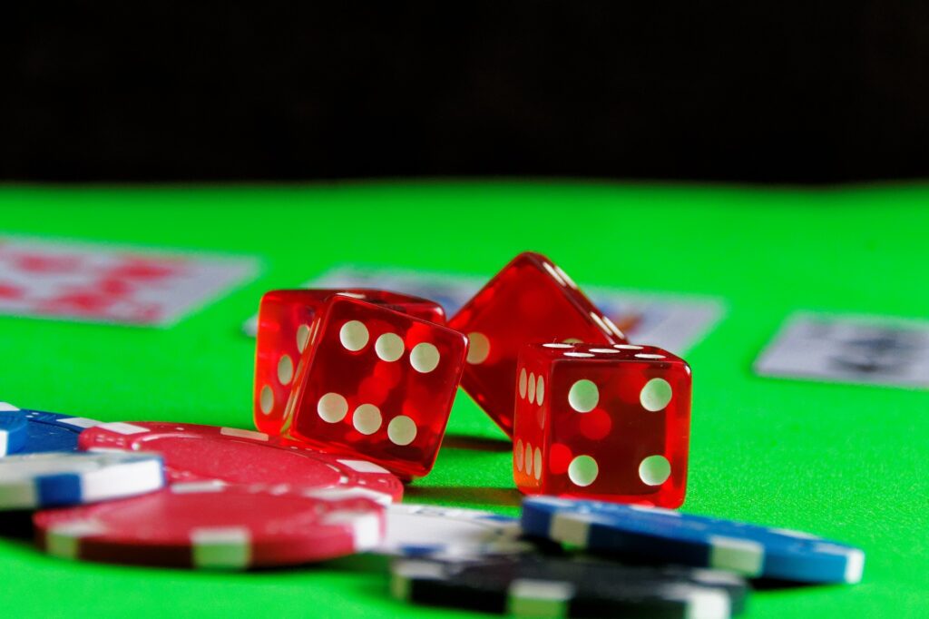 Como jogar pôquer na Internet sem precisar apostar dinheiro