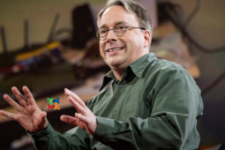 Linus Torvalds resolve modernizar o kernel Linux