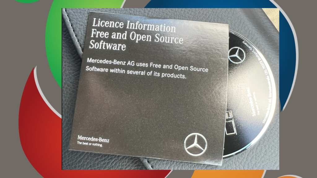 Mercedes usa CD para distribuir software que contém código-fonte aberto de veículos