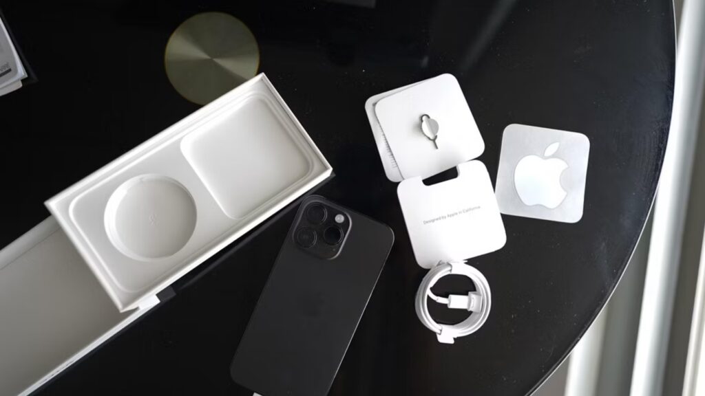 apple-pode-comecar-a-atualizar-iphones-lacrados-sem-fio-antes-da-venda-no-futuro