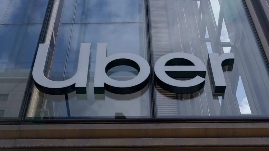 uber-firma-parceria-com-a-tesla-para-popularizar-carros-eletricos