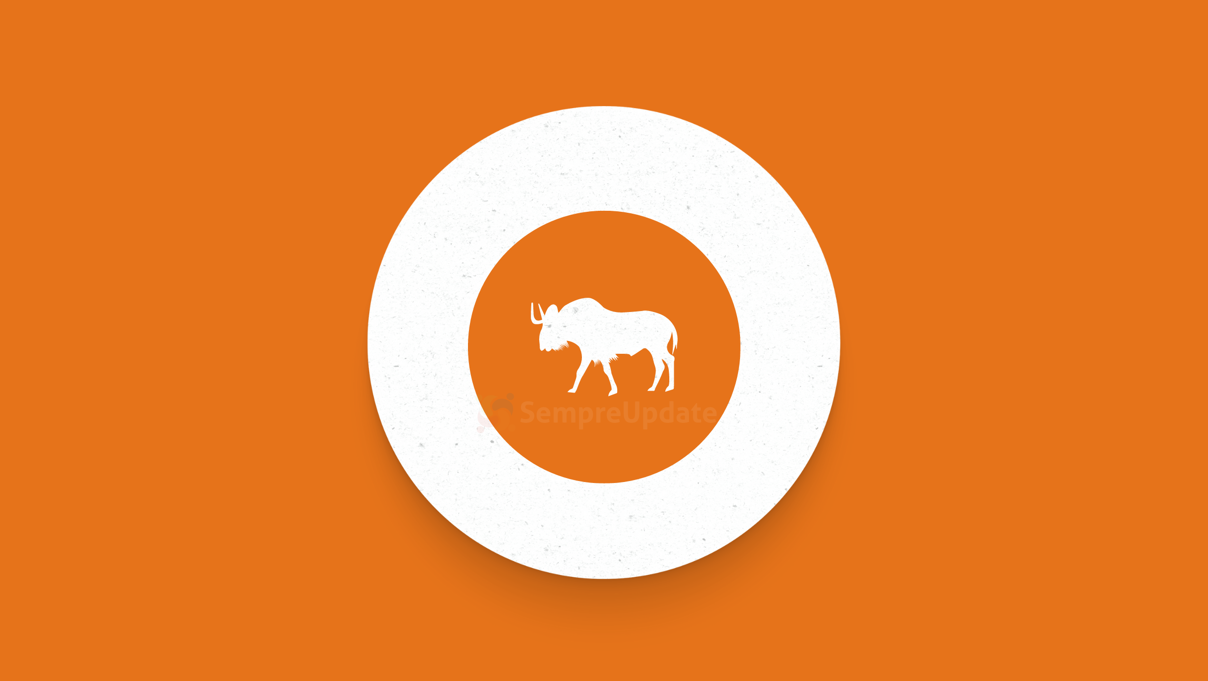 Logotipo do GNU Linux-libre em fundo laranja com um gnu branco no centro de um círculo branco