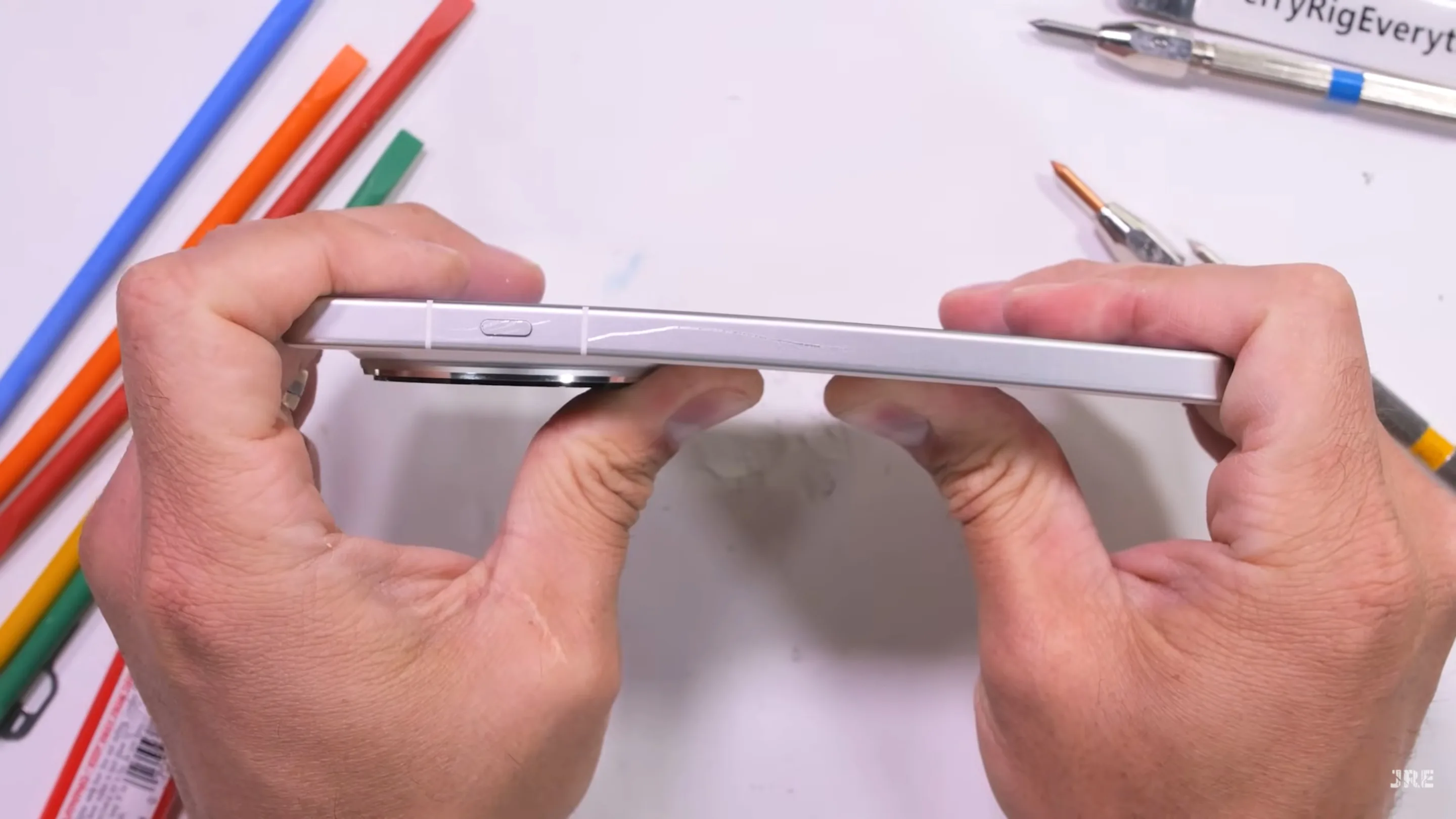 Teste de resistência do Find X8 Ultra revela fragilidade estrutural 2 Fragilidade Oppo Find x8 Ultra