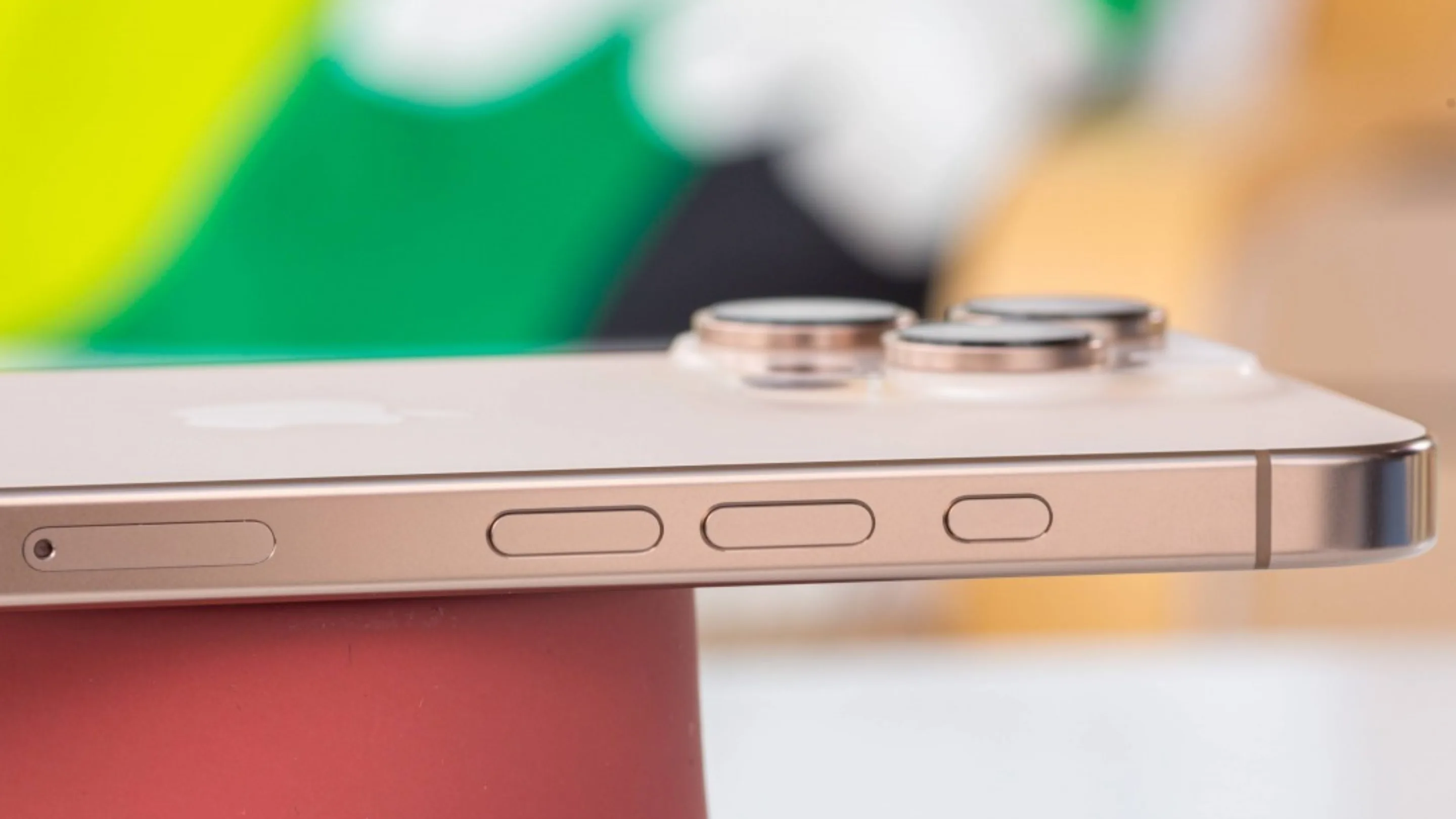 Botões hápticos Apple: avanço no iPhone, iPad e Apple Watch 2 Dispositivo Apple com botões hápticos mostrando toque tátil inovador